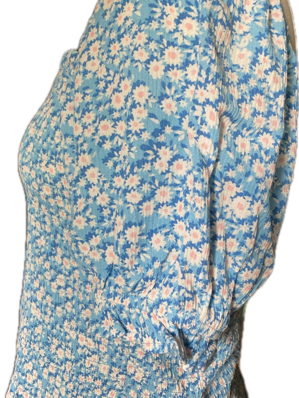 SO Blue Floral Smocked Crop Top with Puff Sleeves - Picture 2 of 3